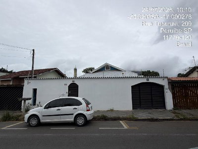 Casa de 297,70 m² com 5 vagas em leilão