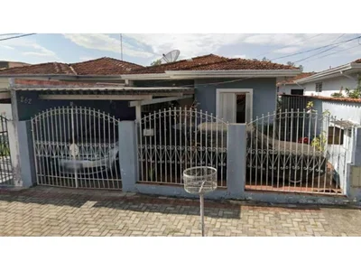 Casa com terreno de 198m² e matrícula regular