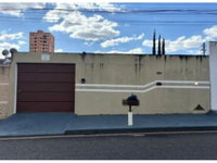 Casa Granada com 145m² e 250m² de terreno em leilão