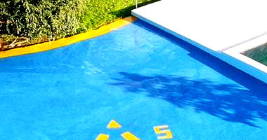 Casa em Condomínio Luxuosa com 1.386m², Desocupada