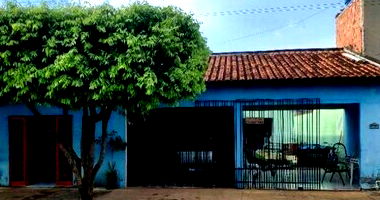 Casa padrão com 5 quartos, 2 banheiros, 1 vaga, área construída 227m², imóvel ocupado