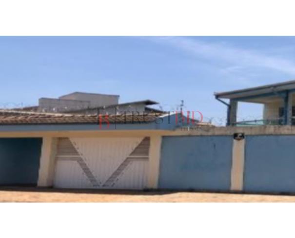 Casa Ocupada com 549m² de Área Construída em Goiânia