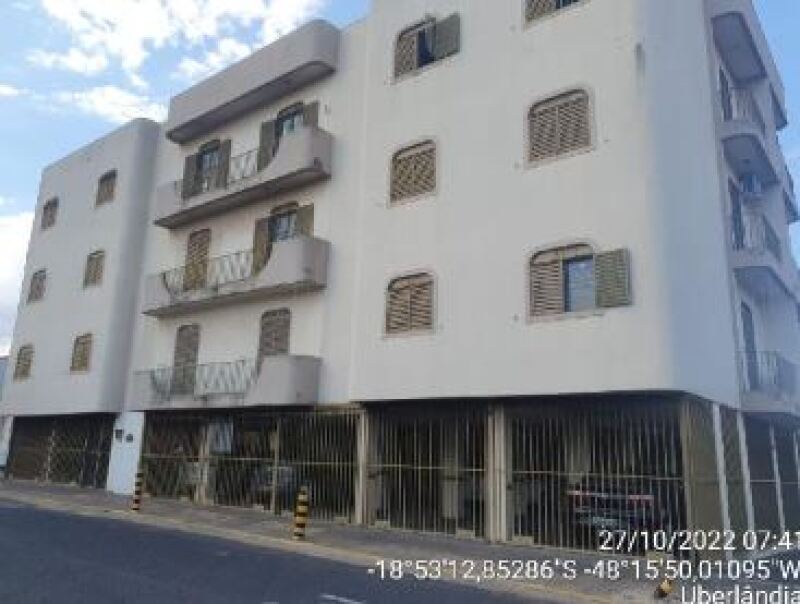 Espaçoso Apartamento com 3 Quartos, 117.61m² e Área de Serviço