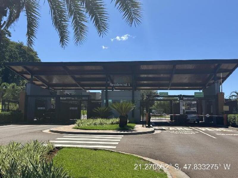 Casa com 3 quartos, 6 banheiros e 374,34 m²