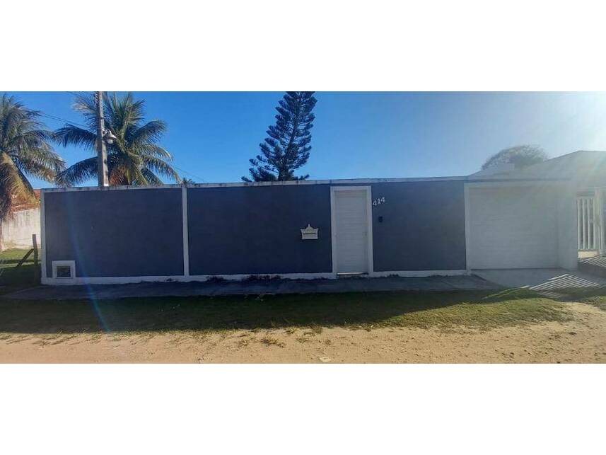 Casa em leilão com 200m² construídos em terreno de 660m² em Araruama/RJ
