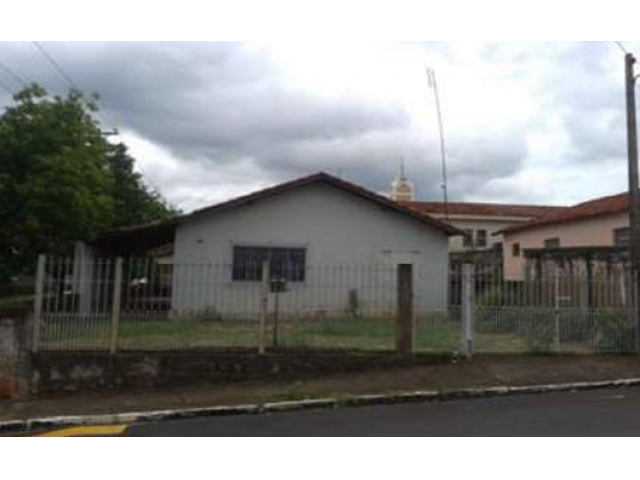 Casa com terreno de 228,80m² em Iacanga/SP