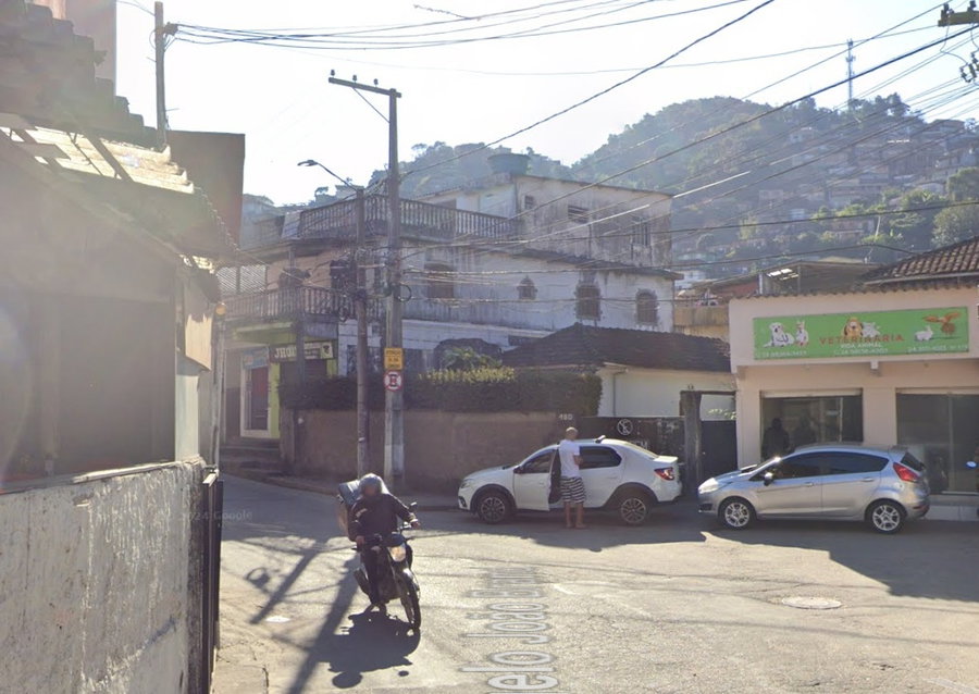 Imóvel Residencial com terreno de 1.666m² em Petrópolis, RJ