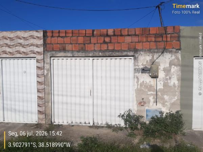 Casa 2 quartos, 2 banheiros, 68m², ocupada