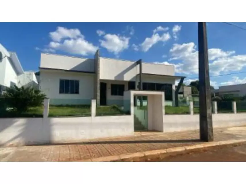 Casa com 136m² construída e 320m² de terreno, imóvel ocupado