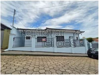 Casa de Alto Padrão com 3 Suítes e 300m² de Área Construída