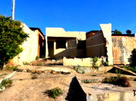 Casa aconchegante com 2 quartos e amplo terreno em Santo Antônio do Descoberto
