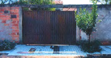 Casa com 2 quartos e 1 banheiro, terreno de 300m², ocupado