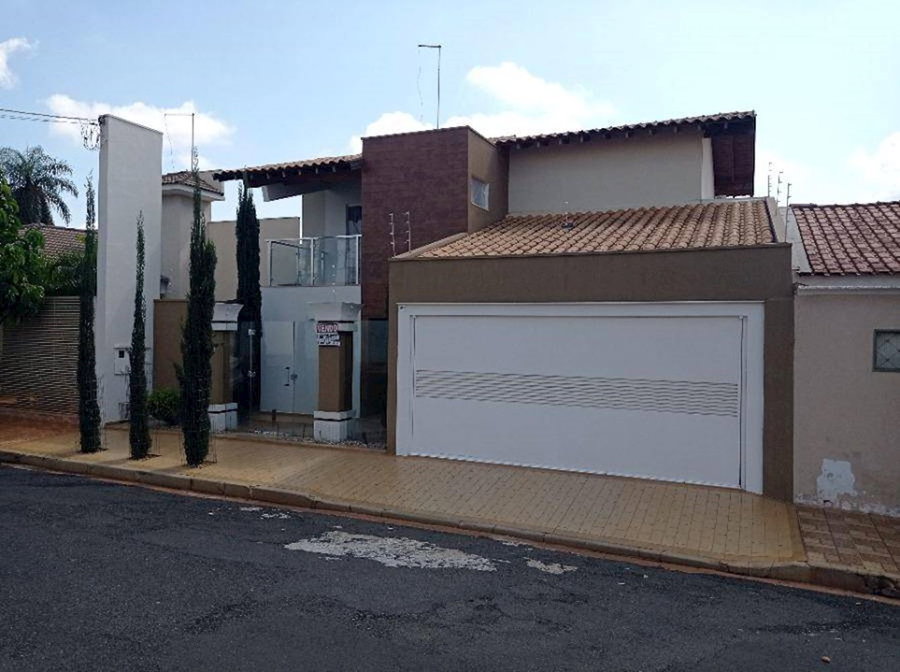 Casa com 3 quartos, 263,12 m² construídos, ocupada