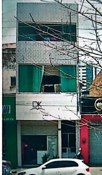 Prédio residencial com 3 andares, 4 quartos, 3 banheiros e 303,25 m² construídos