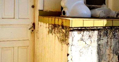 Casa Desocupada em Mau Estado de Conservação - Vila Sfeir
