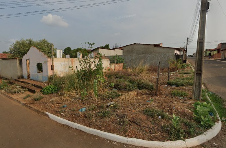 Terreno amplo com 402,80 m² no Centro, desocupado