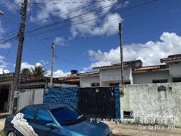 Casa com 2 quartos e 2 banheiros, área privativa de 62,61 m²