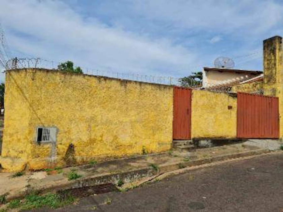 Casa Padrão Desocupada com 2 Dormitórios e 1 Banheiro