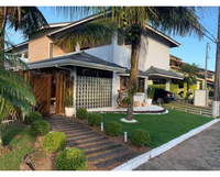 Casa ampla com 449m² construída e terreno de 722m², imóvel