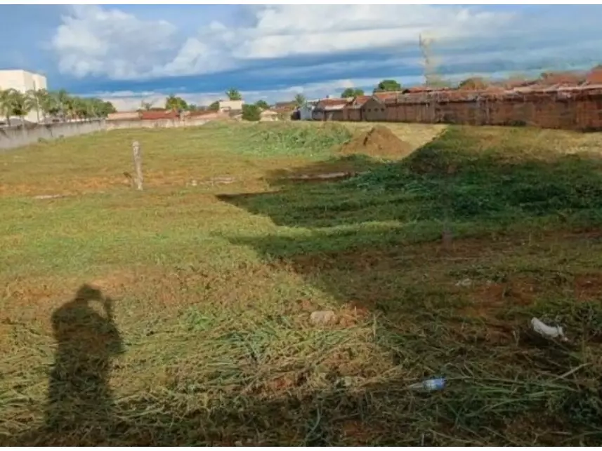 Terreno Amplo em Leilão - Estância Itaici