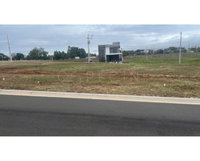 Terreno de 220m² em Condomínio Fechado com Excelente Localização