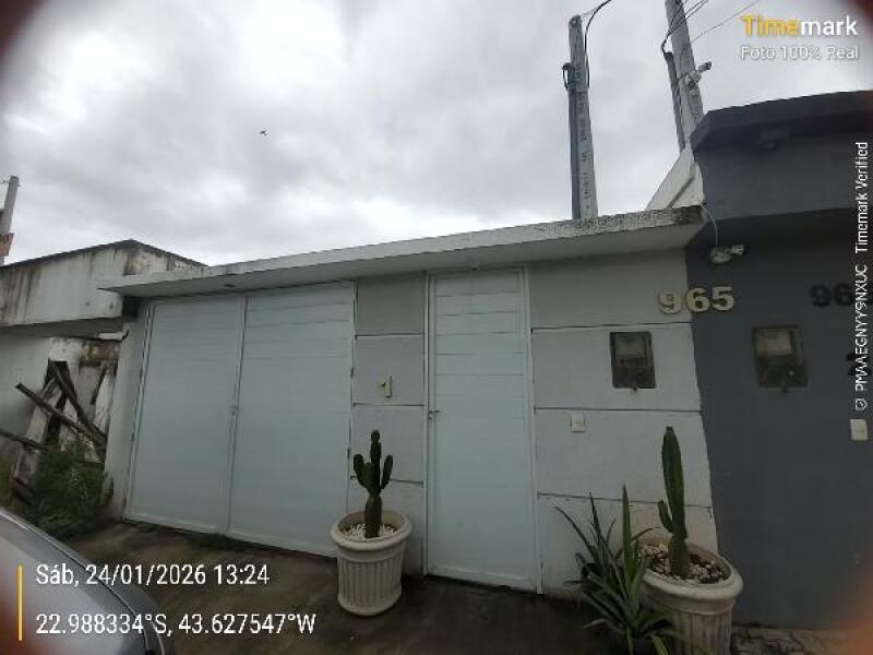 Casa com 3 quartos, 2 banheiros e 2 vagas de garagem