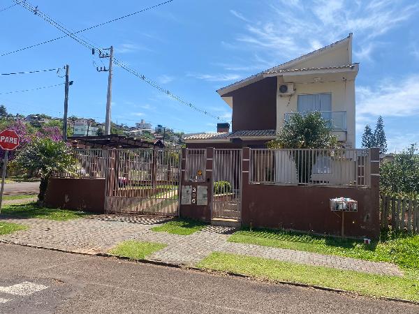 Casa com 3 Quartos e Varanda em Pato Branco