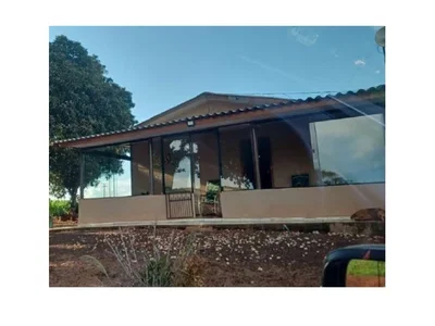 Sítio com 30,66 ha e plantações em Ubiratã/PR