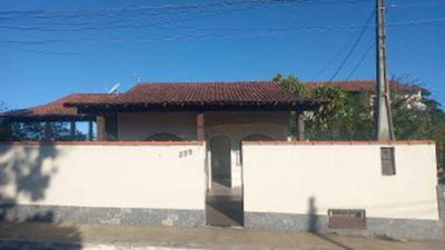 Casa com 2 quartos, 2 banheiros e 98,99 m² de área construída, ocupada