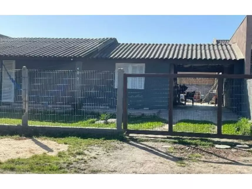 Casa com 108,43m² construídos em terreno de 300m² -
