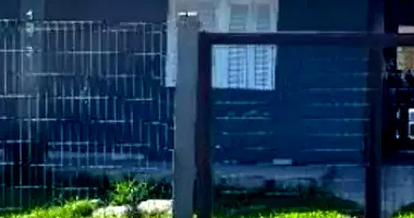 Casa com 108,43m² construídos em terreno de 300m² - Ocupado