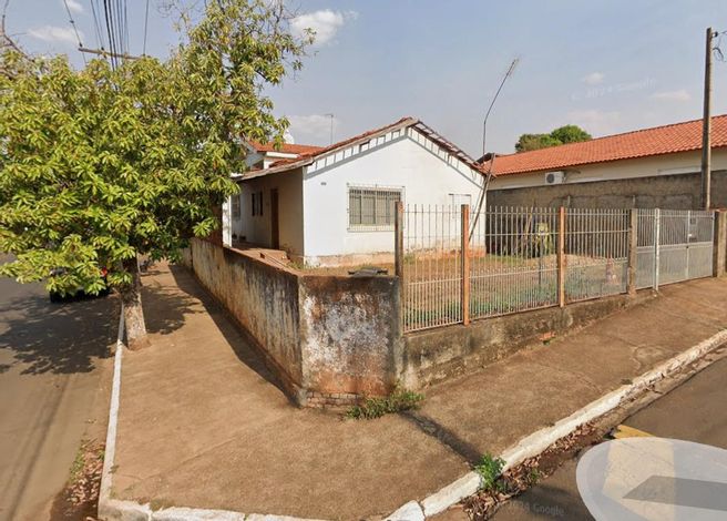 Casa em Iacanga/SP com 228,80 m²