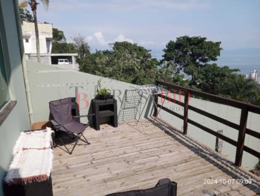 Casa Ampla com 700m² de Área Construída no Centro de Florianópolis