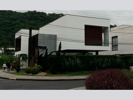 Casa em Joinville com 444m² privativos