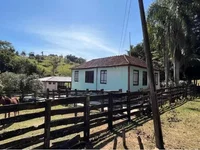 Sítio com 15,09 ha, casa e área de lazer em Trindade/GO