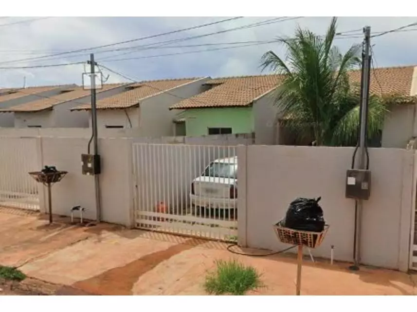 Casa em leilão com 73,45m² de área construída