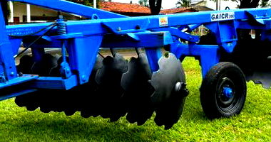 Grade Aradora 14 discos por 300 mm de espaçamento