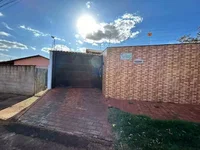 Casa Ocupada com 2 Vagas e Ampla Área em Santa Helena de Goias