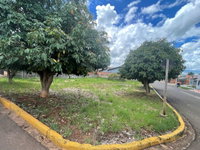 Terreno urbano de esquina com 466,55m² em Paraíso das Águas