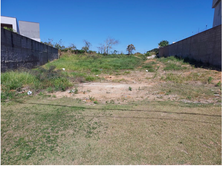 Terreno de 948 m² em condomínio