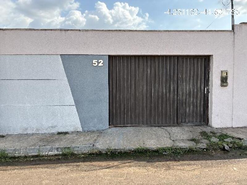 Casa com 2 quartos, varanda e 1 vaga de garagem em Bacabal