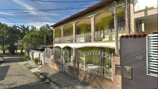 Casa padrão com 6 quartos, 6 banheiros, 3 vagas, 354 m² construída, ocupada