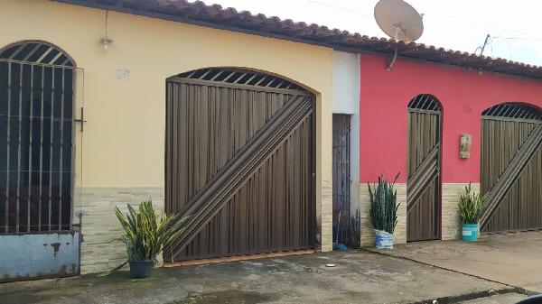 Casa com 2 Quartos e Terraço em João Castelo