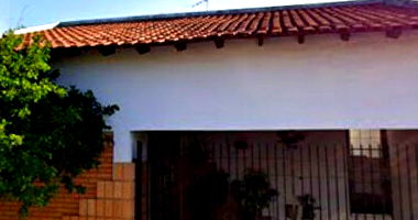 Casa com 213m² de terreno, ocupada, em Vila Cardia