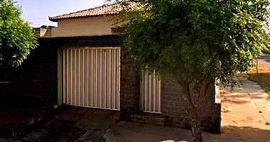 Casa em Cratéus/CE com 297m² e 144m² construídos - Ocupada