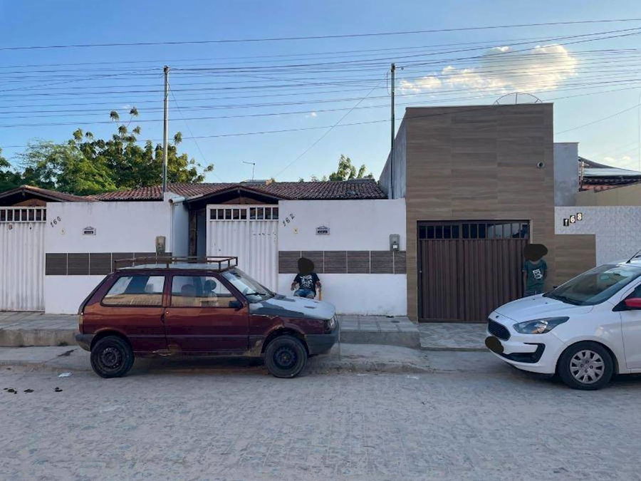 Casa padrão com 2 quartos, 2 banheiros, 1 vaga, 96,9m² construída