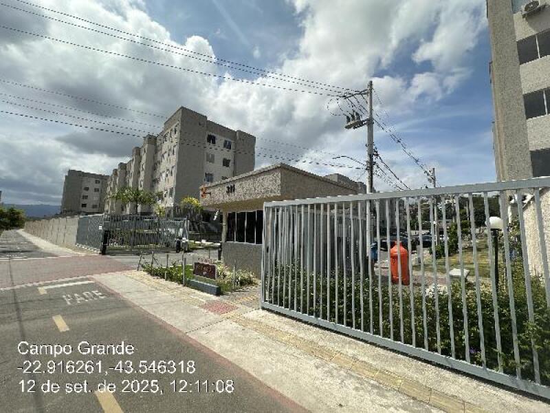 Apartamento com 2 Quartos e Vaga no Campo Grande