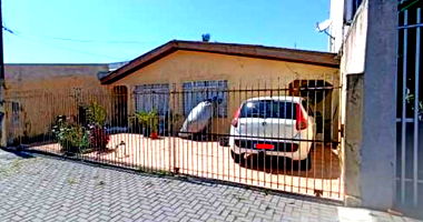 Casa simples 3 quartos (1 suíte), 2 banheiros, 200m², desocupada