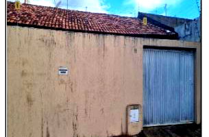 Casa com 4 quartos, 2 banheiros, 188m² área privativa, desocupada