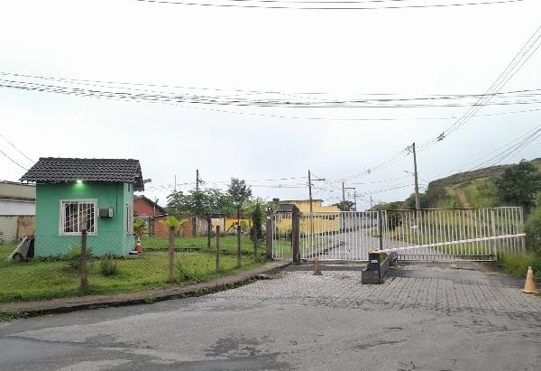Casa com 2 quartos, 1 banheiro e área de serviço